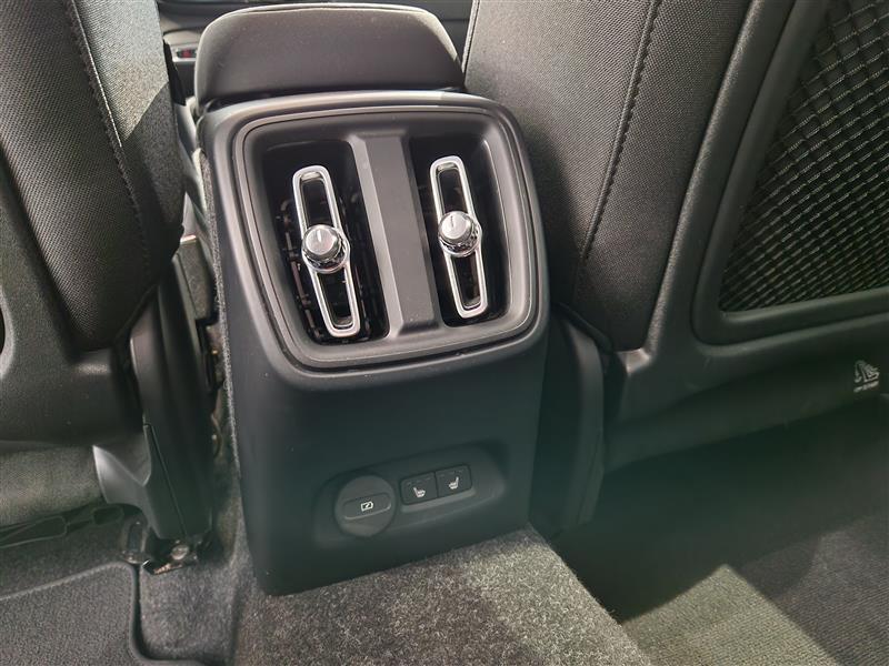 VOLVO C40 2024