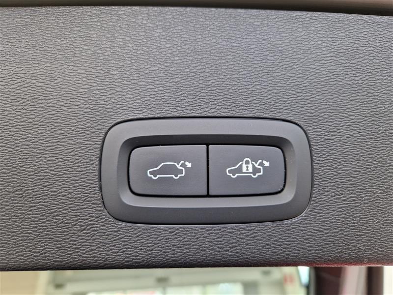 VOLVO C40 2024