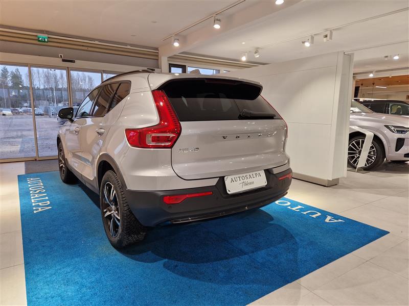 VOLVO XC40 2025