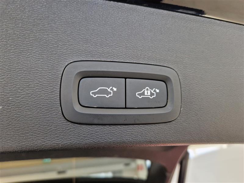 VOLVO XC40 2024