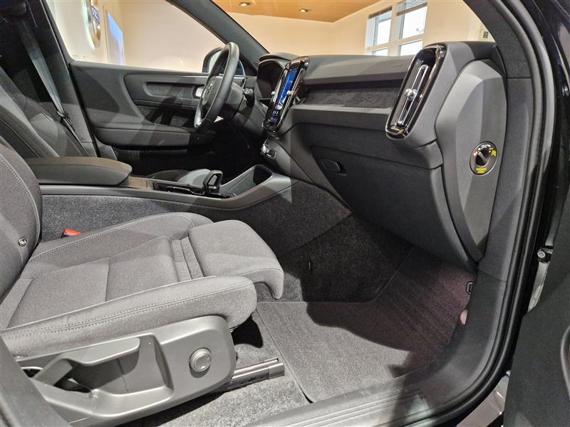 VOLVO XC40 2024