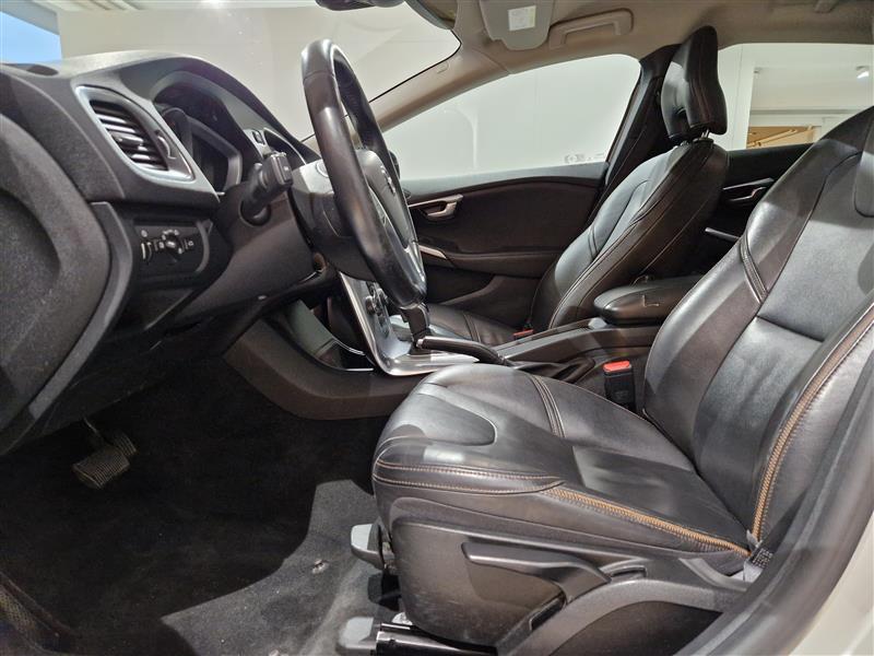 VOLVO V40 Cross Country 2017