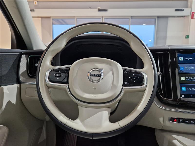 VOLVO XC60 2023