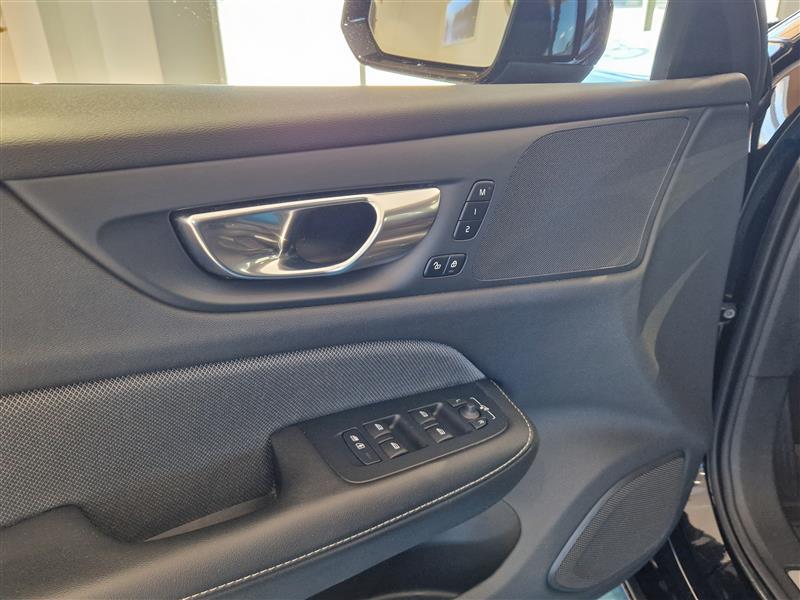 VOLVO V60 2023