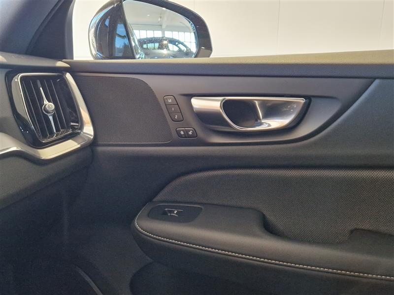 VOLVO V60 2023