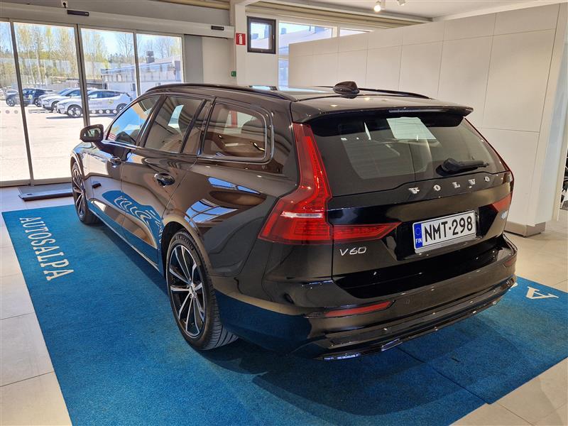 VOLVO V60 2023
