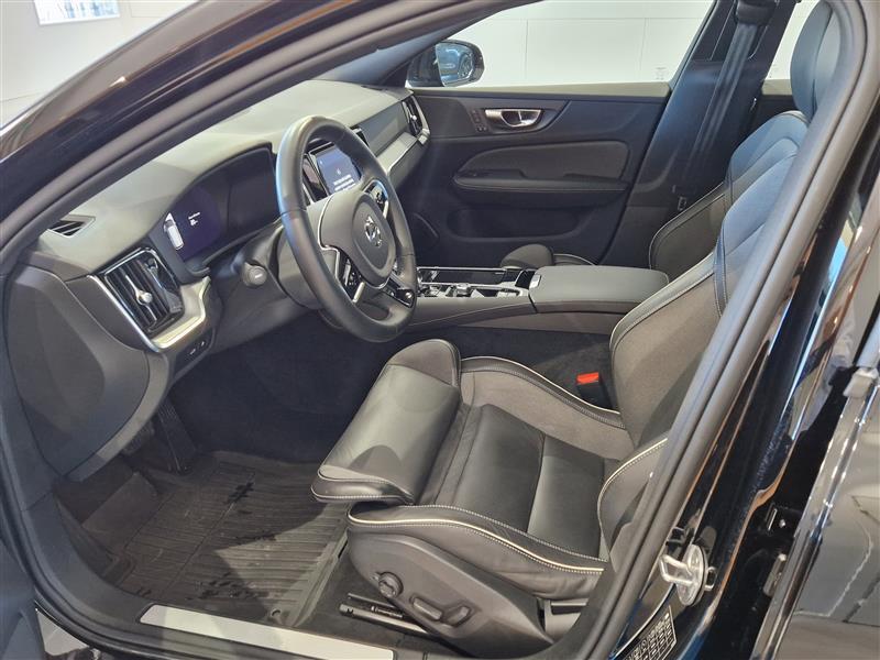 VOLVO V60 2023
