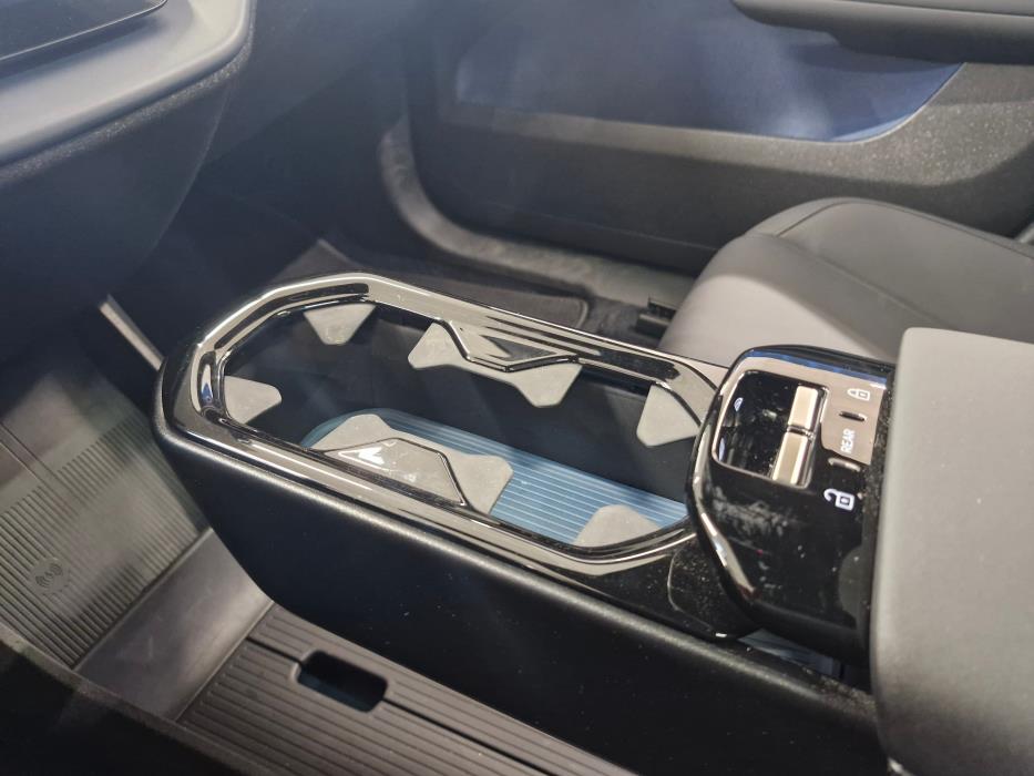 VOLVO EX30 2025