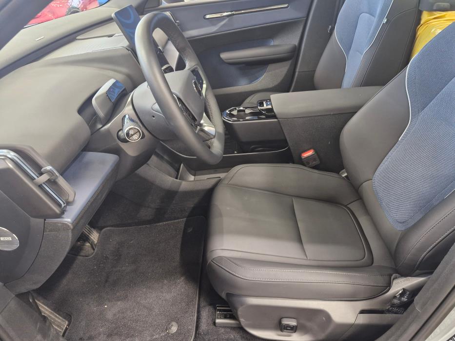 VOLVO EX30 2025