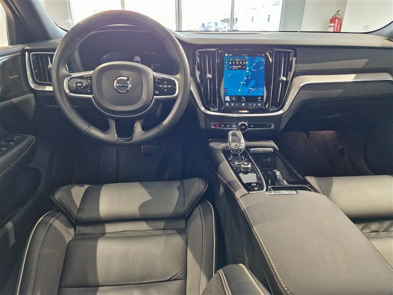 VOLVO V60 2024