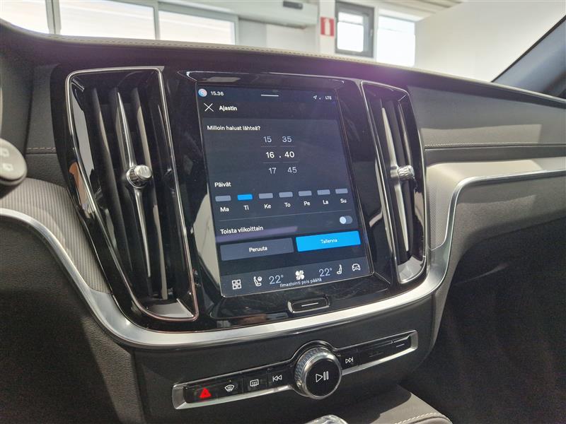 VOLVO V60 2024