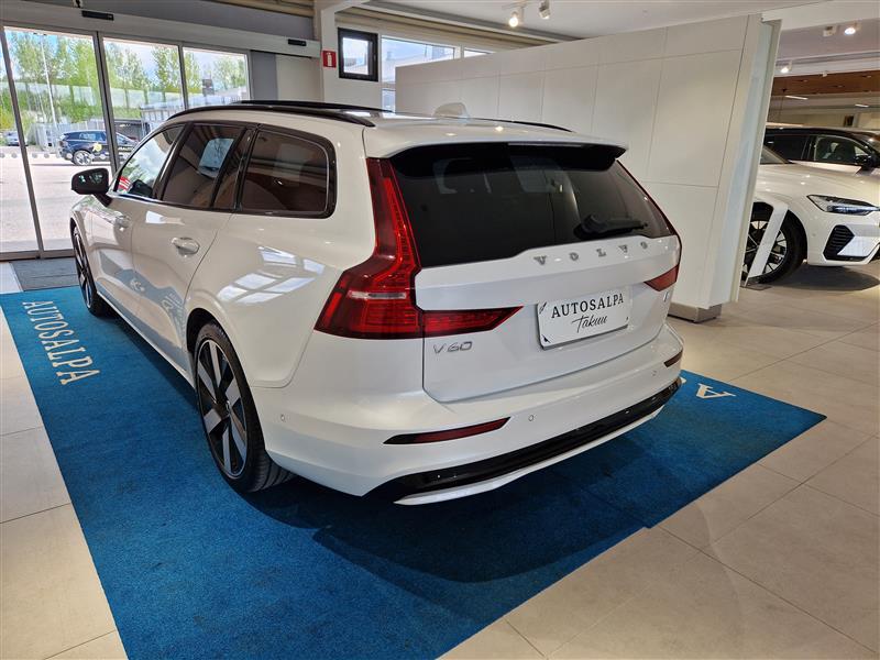 VOLVO V60 2024