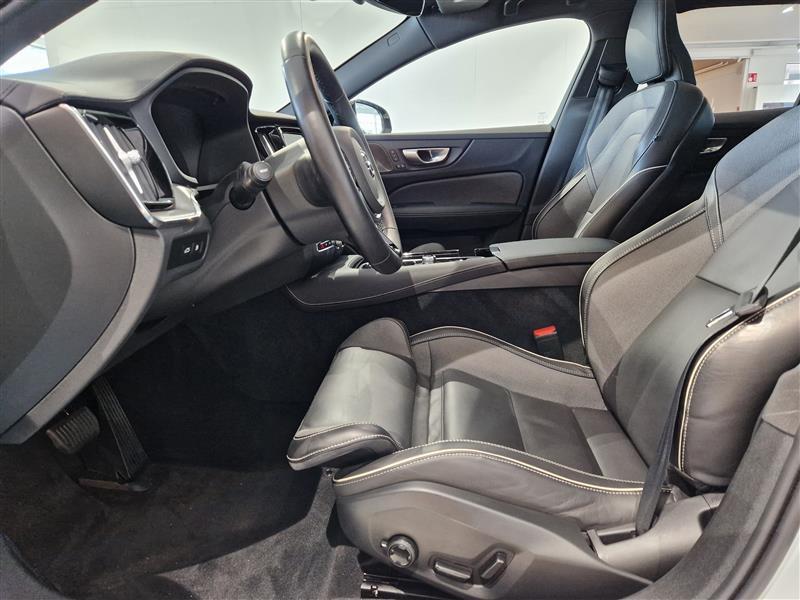 VOLVO V60 2024