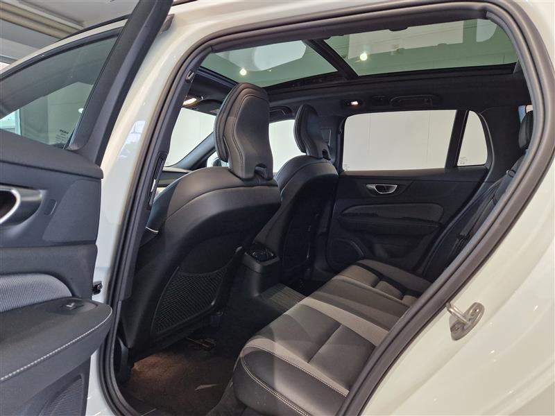 VOLVO V60 2024