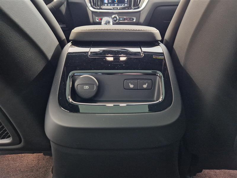 VOLVO V60 2024