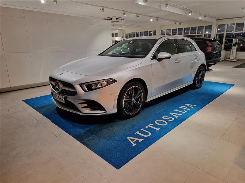 MERCEDES-BENZ A 2022