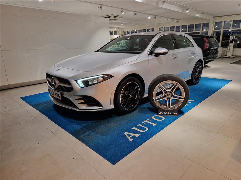 MERCEDES-BENZ A 2022