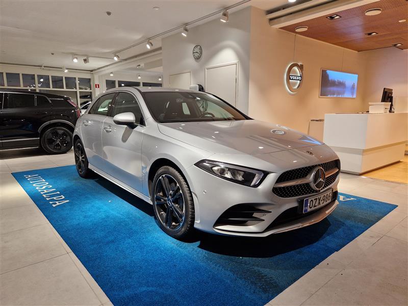 MERCEDES-BENZ A 2022