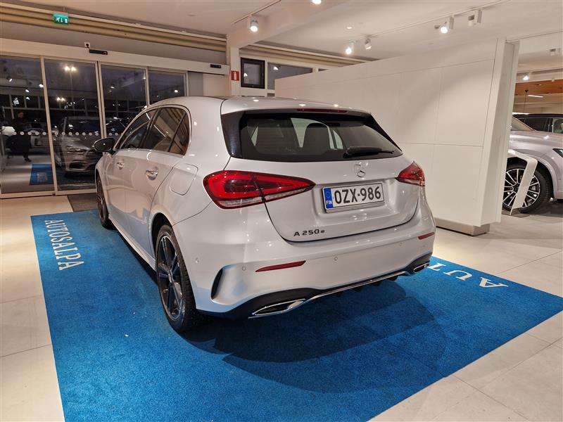 MERCEDES-BENZ A 2022