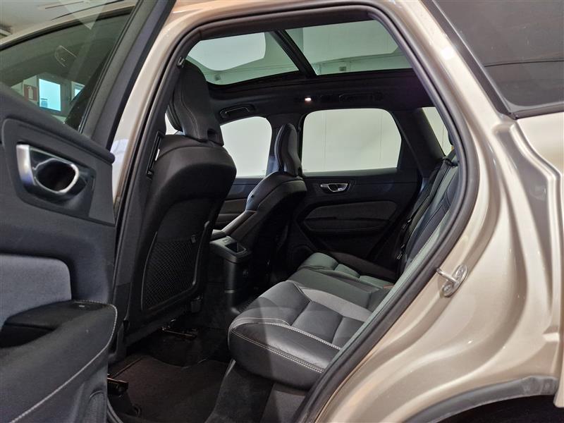 VOLVO XC60 2025