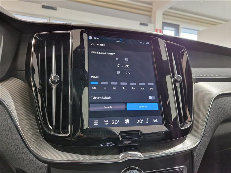 VOLVO XC60 2025