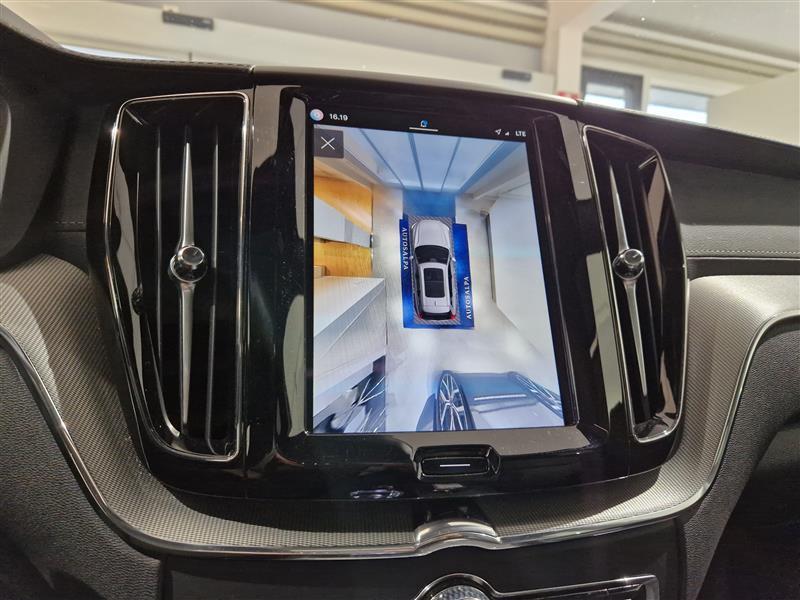 VOLVO XC60 2025