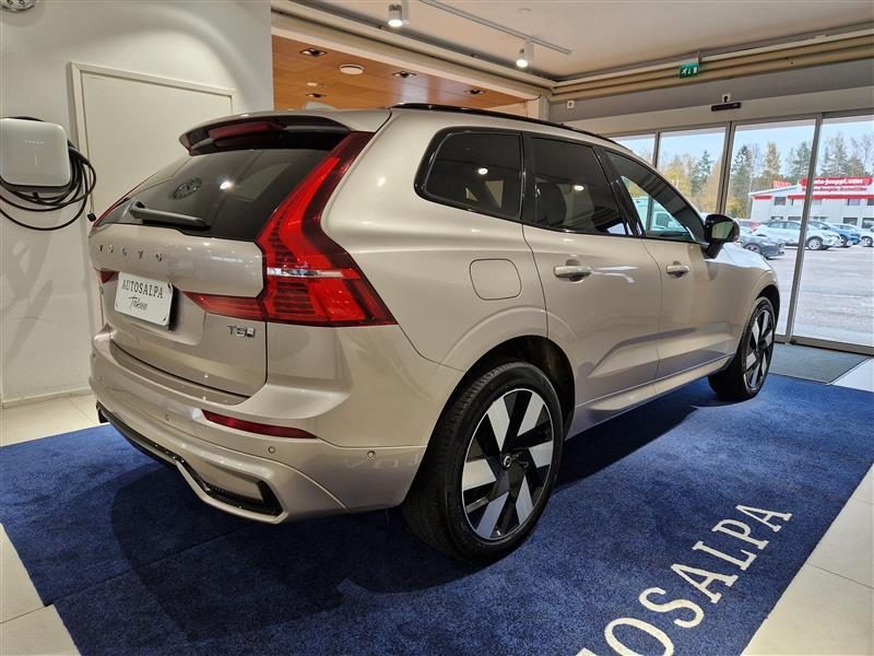 VOLVO XC60 2025