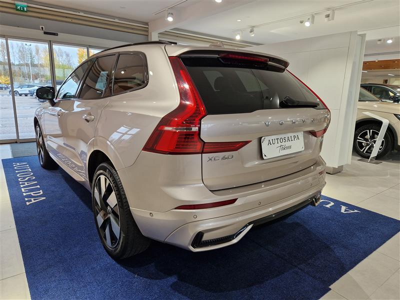 VOLVO XC60 2025