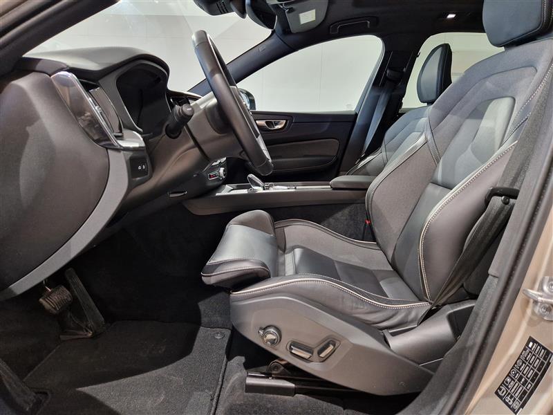 VOLVO XC60 2025
