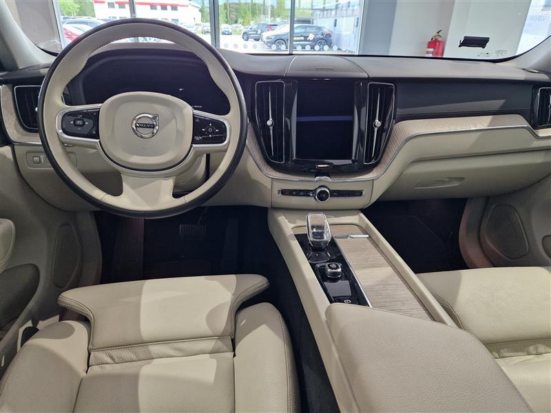 VOLVO XC60 2022