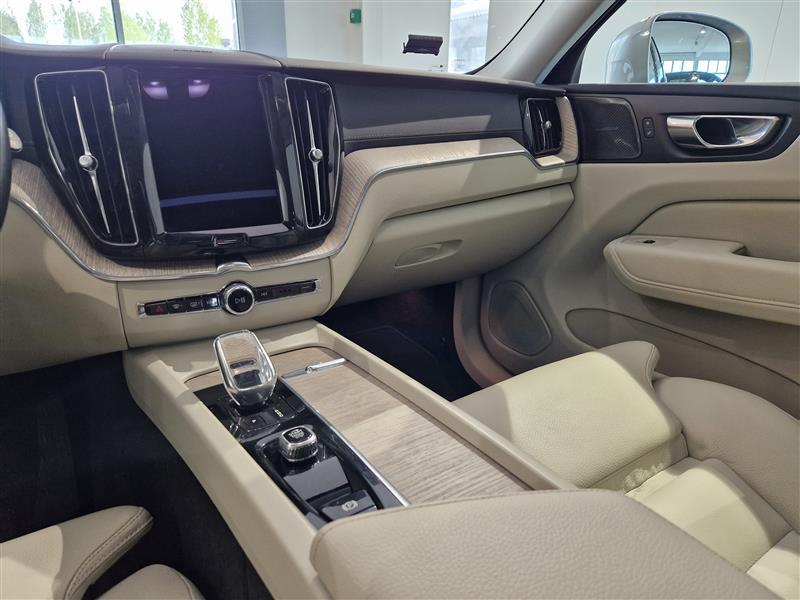 VOLVO XC60 2022