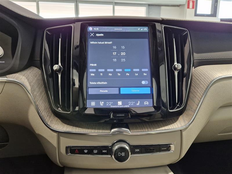 VOLVO XC60 2022