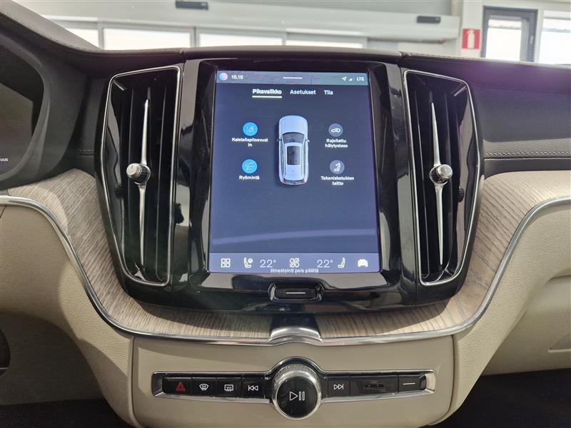 VOLVO XC60 2022