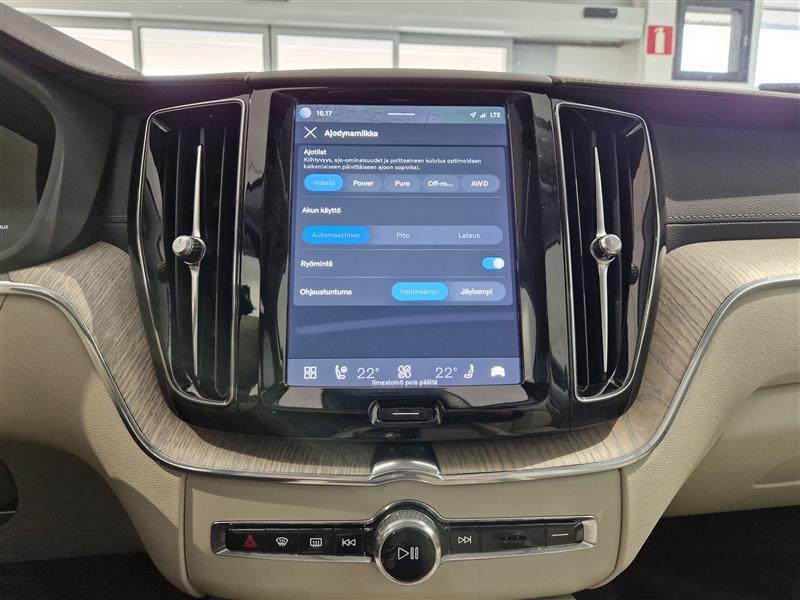 VOLVO XC60 2022