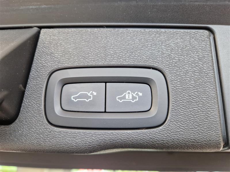 VOLVO XC60 2022