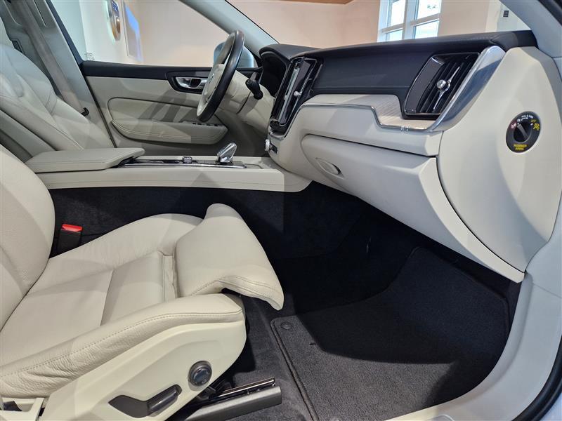 VOLVO XC60 2022