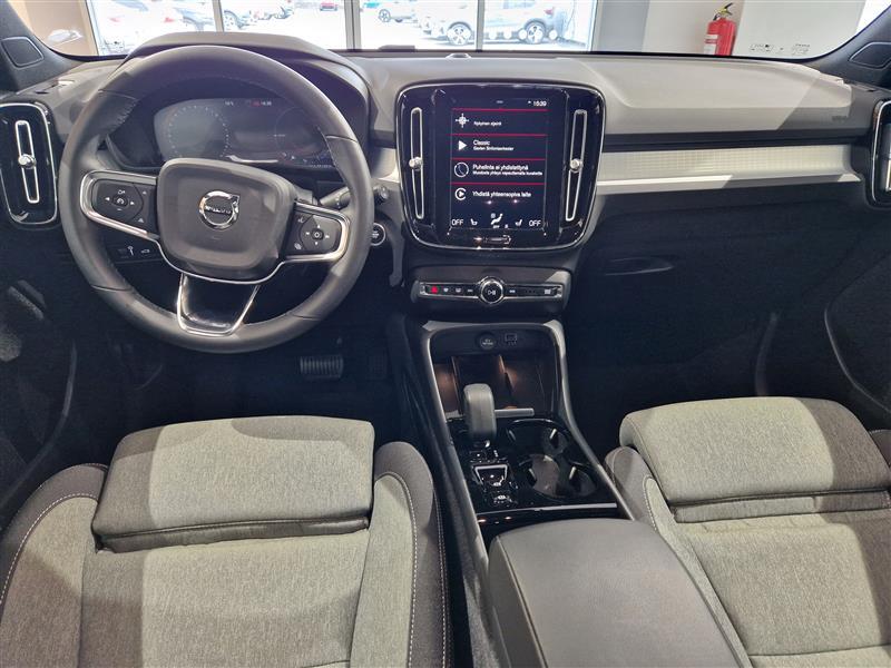 VOLVO XC40 2024