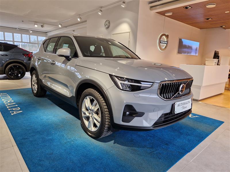 VOLVO XC40 2024