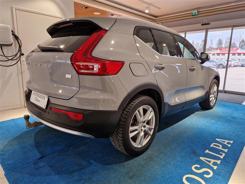 VOLVO XC40 2024
