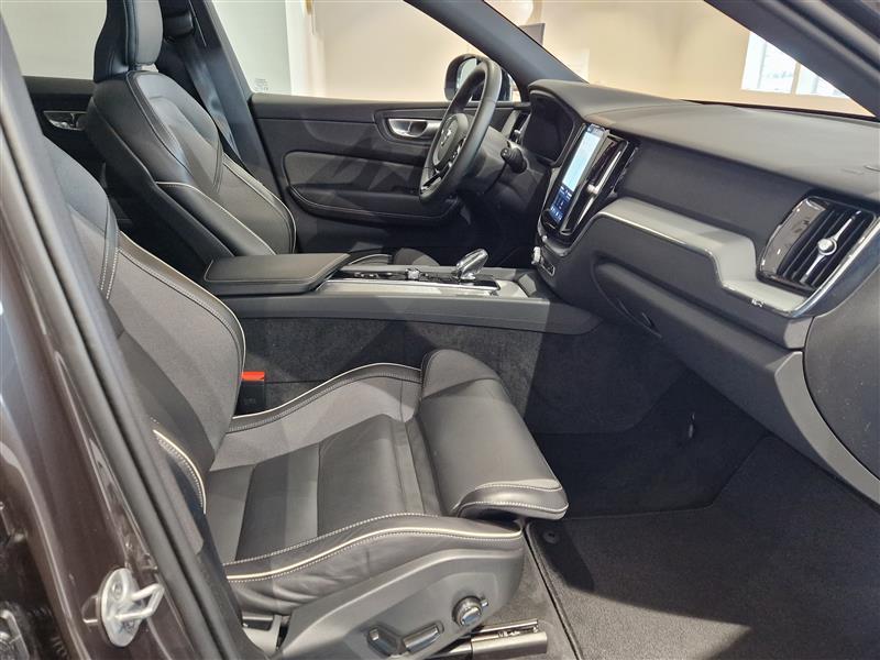 VOLVO XC60 2024