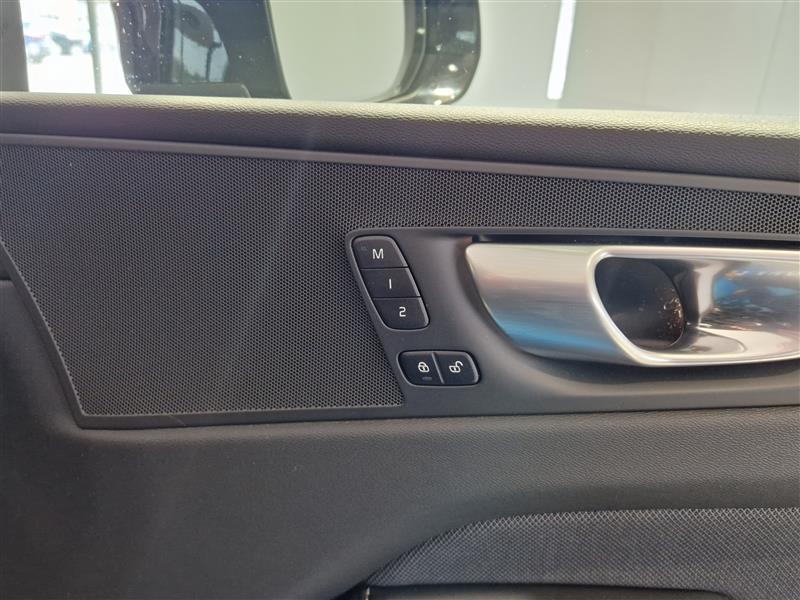 VOLVO XC60 2024