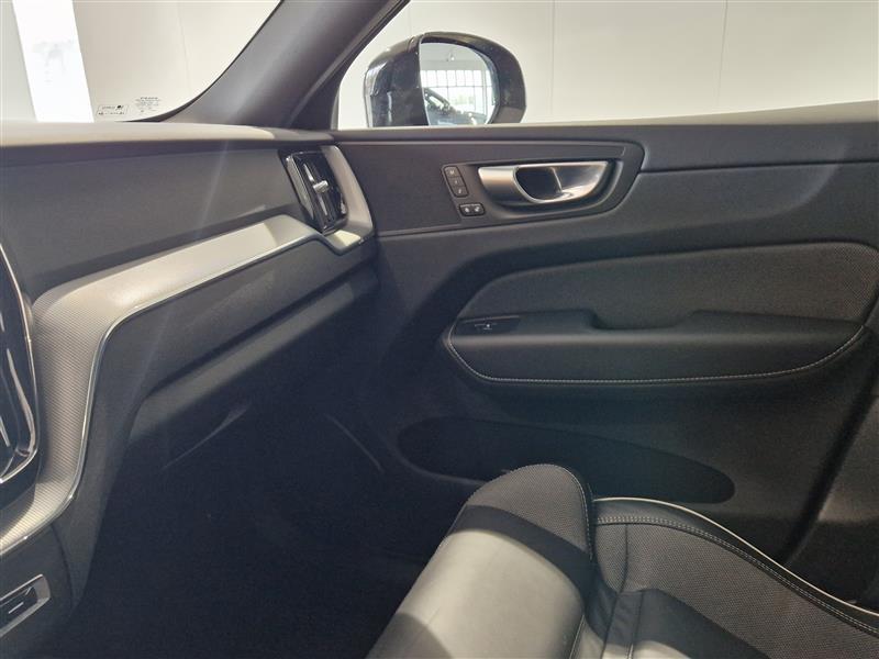 VOLVO XC60 2024