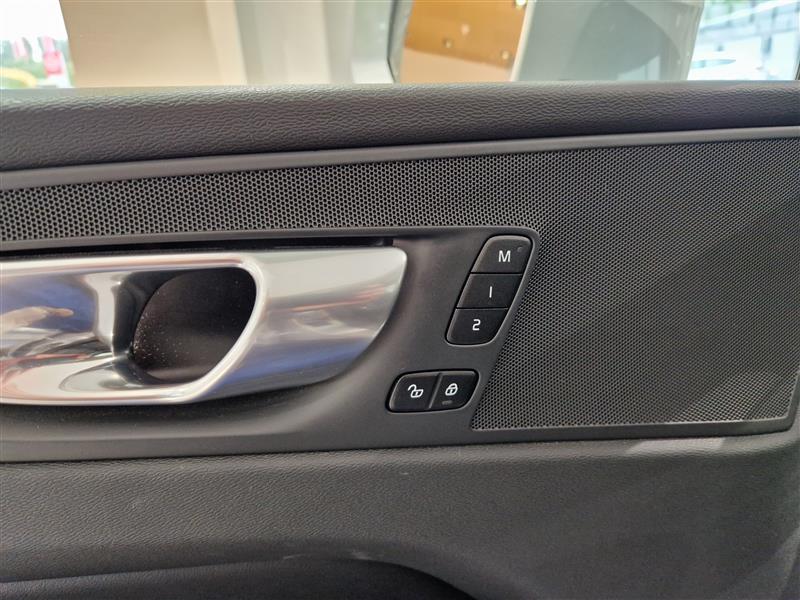 VOLVO XC60 2024