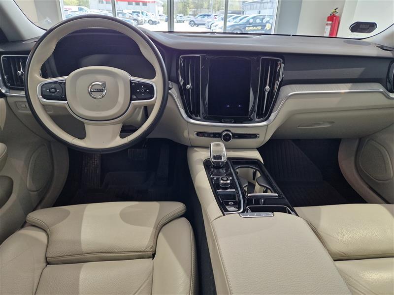 VOLVO V60 2022
