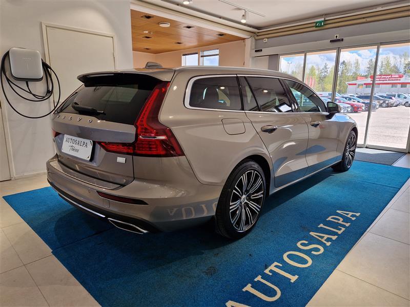 VOLVO V60 2022