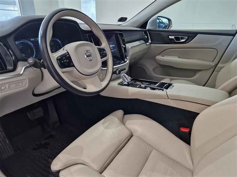 VOLVO V60 2022