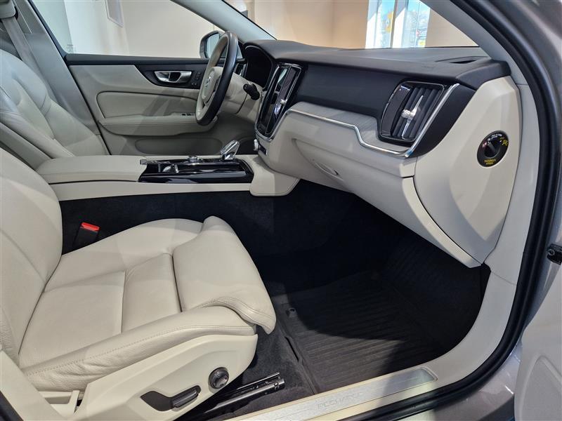 VOLVO V60 2022