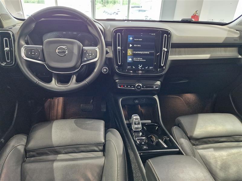 VOLVO XC40 2020