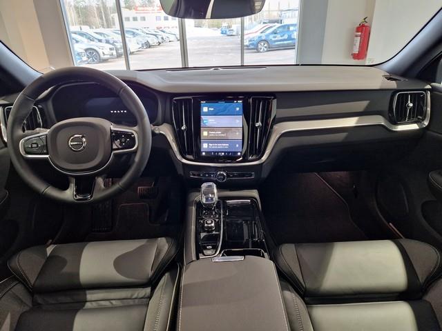 VOLVO V60 2025