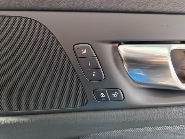 VOLVO V60 2025
